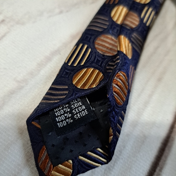 RBM Collection Circle Design Silk Tie - Picture 7 of 7